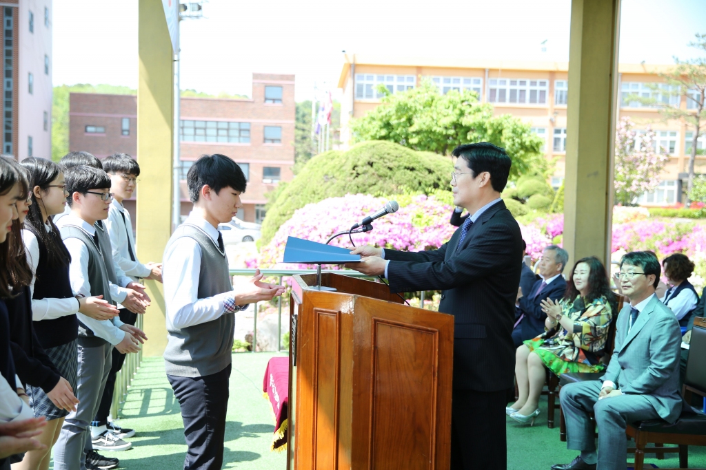 5cd0ef62be095.jpg