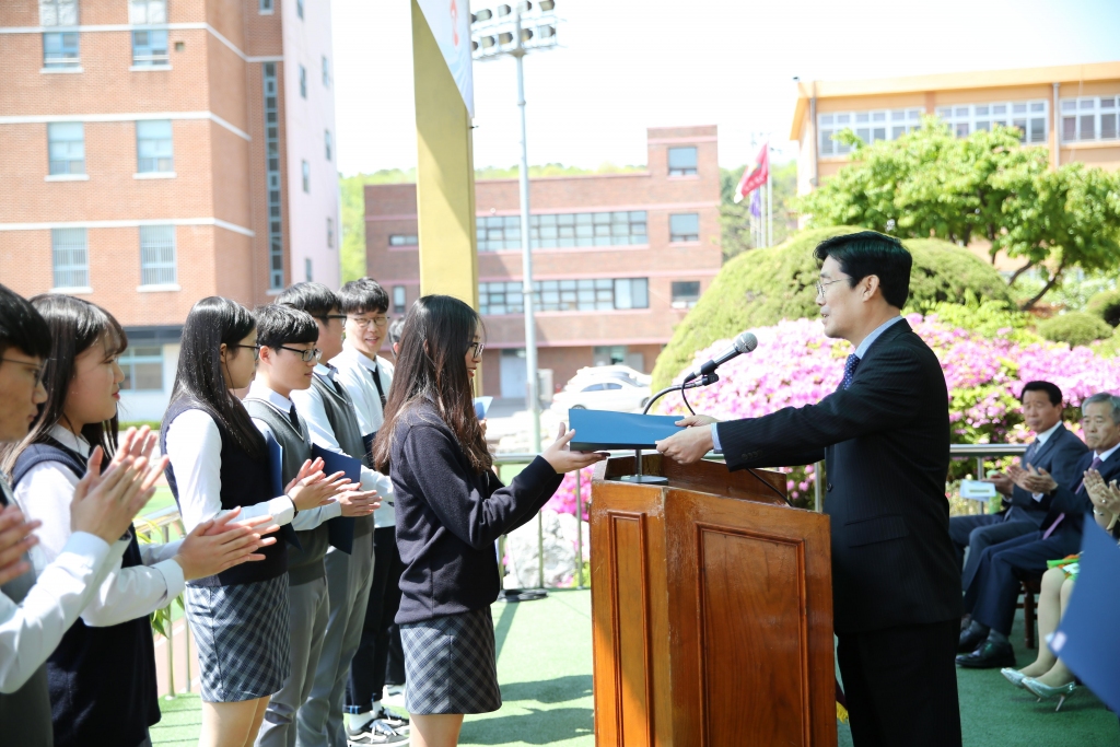 5cd0ef839225a.jpg