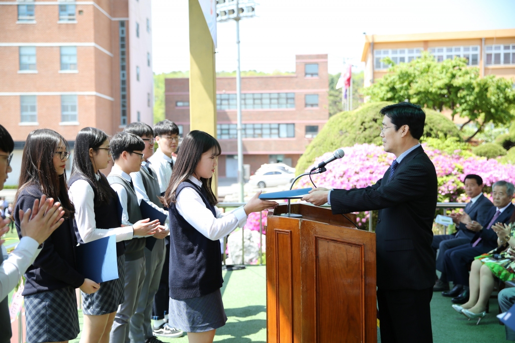 5cd0ef84f266d.jpg